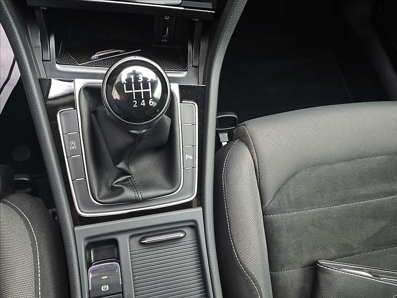 Volkswagen Golf VII 1,4 TSi Highline NAVI - fotka 23 z 52