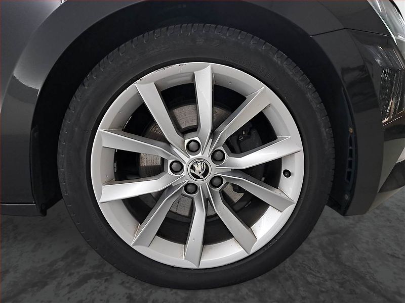 Škoda Superb (2018) Style 2.0 TDI, 4X4 - fotka 14 z 16