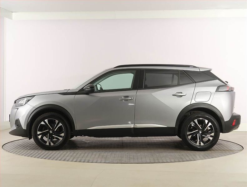 Peugeot 2008 (2022) Allure 1.2 PureTech, Automat - fotka 3 z 25