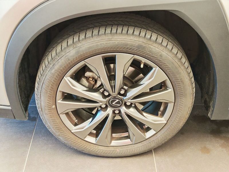 Lexus UX 250h 250h 2WD F Sport Design - fotka 8 z 43