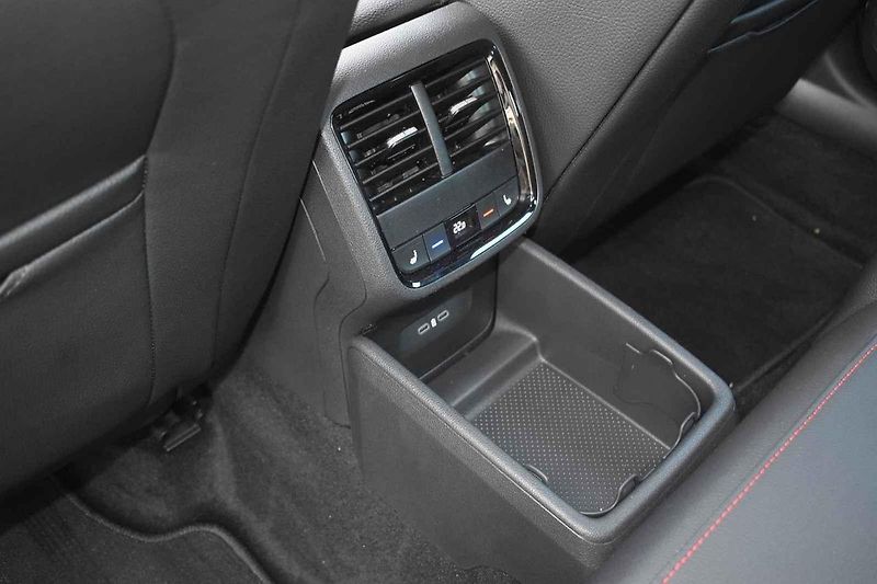 Auto si skvěle rozumí s táhlými zatáčkami