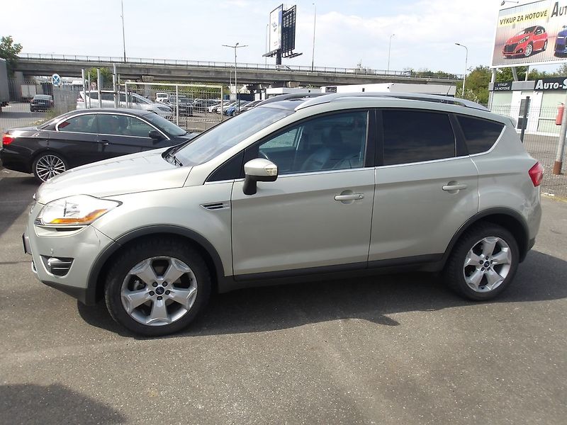 Ford Kuga 2,0TDCi 100 kW ! TITANIUM ! - fotka 2 z 29