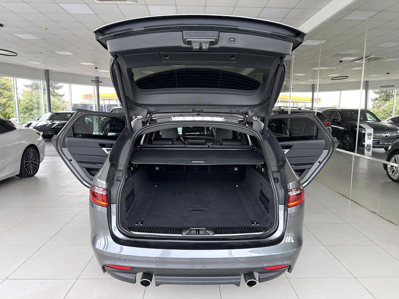 Jaguar XF 25d AWD*FullLED*360Kam*Panoram - fotka 37 z 41