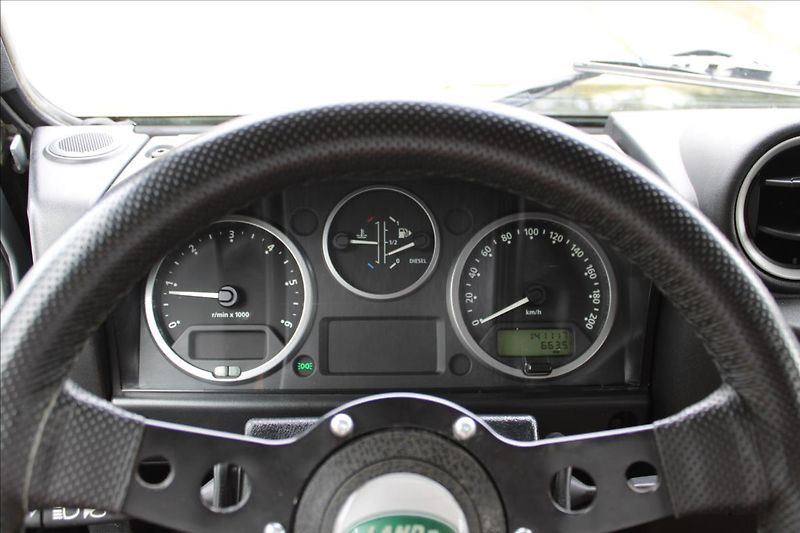 Land Rover Defender 110 2.4 TD4 90kW / PUMA / CZ - fotka 16 z 38