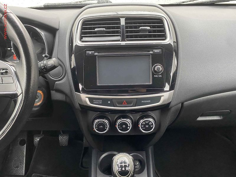Mitsubishi ASX (2016) 1.6 MIVEC, Edition, kamera - fotka 12 z 17