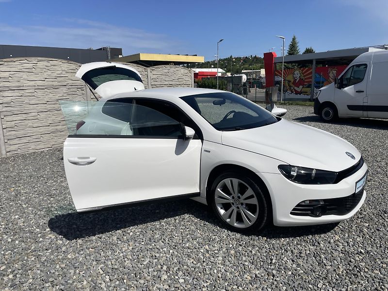 Volkswagen Scirocco 1.4TSi 125PS SPORT EDITION TOP - fotka 157 z 178