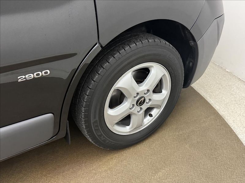 Opel Vivaro 2,5 107kW 9MÍST AC TAŽNÉ 1.MAJ - fotka 27 z 30