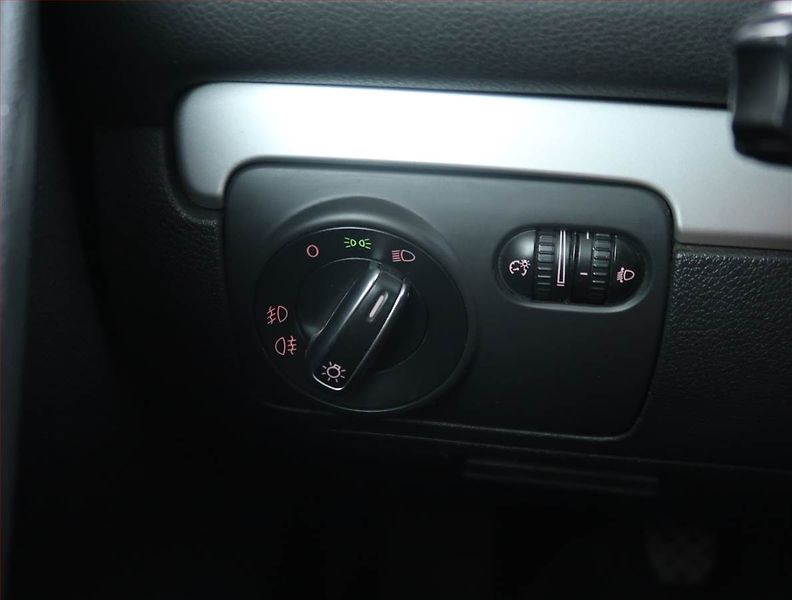 Volkswagen Golf (2012) R-Line 1.6 TDI, Tempomat - fotka 19 z 19