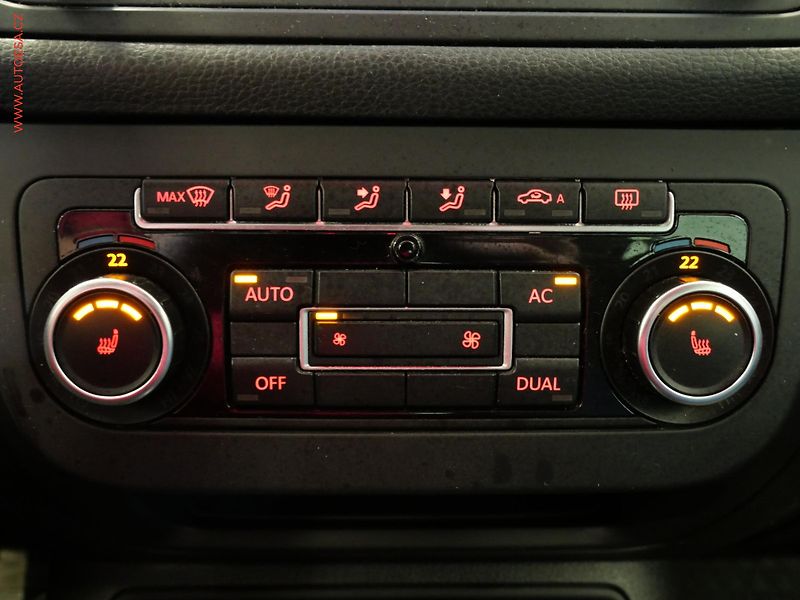Volkswagen Golf Plus (2011) 1.6 TDI, Klima - fotka 18 z 23