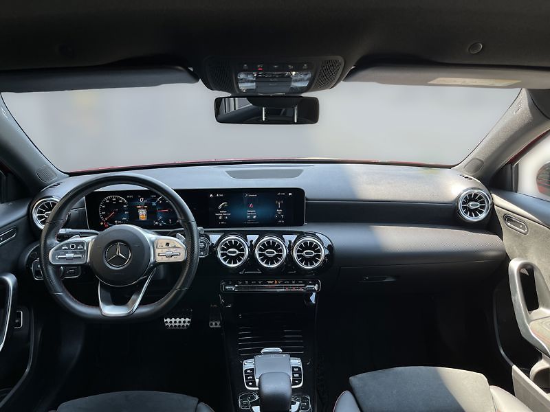 Mercedes-Benz Třídy A A-Třída 180d sedan AMG Line Ni - fotka 14 z 20