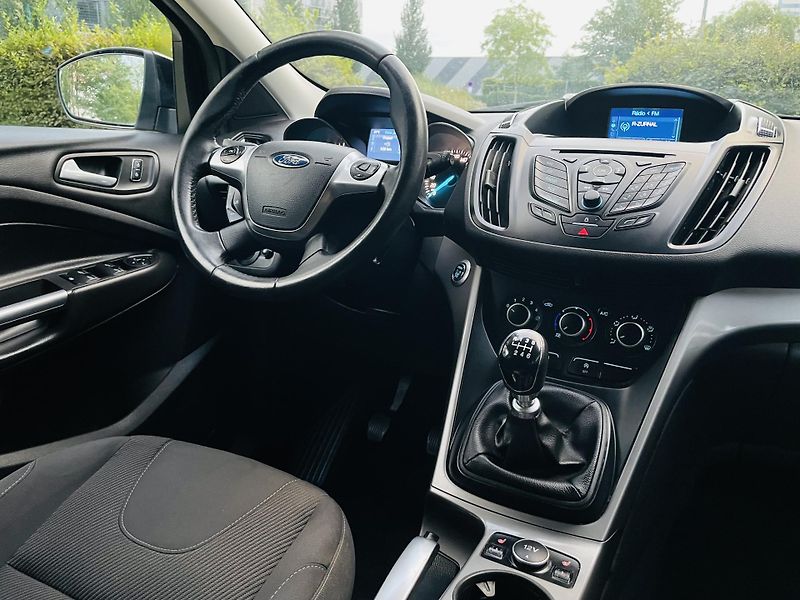 Ford Kuga 2.0TDCi 4x4 MAN TAŽNÉ VÝHŘEV - fotka 22 z 44