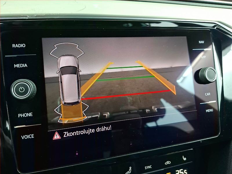 Volkswagen Passat (2021) 2.0 TDI, Automat, Kůže, Navi - fotka 16 z 23