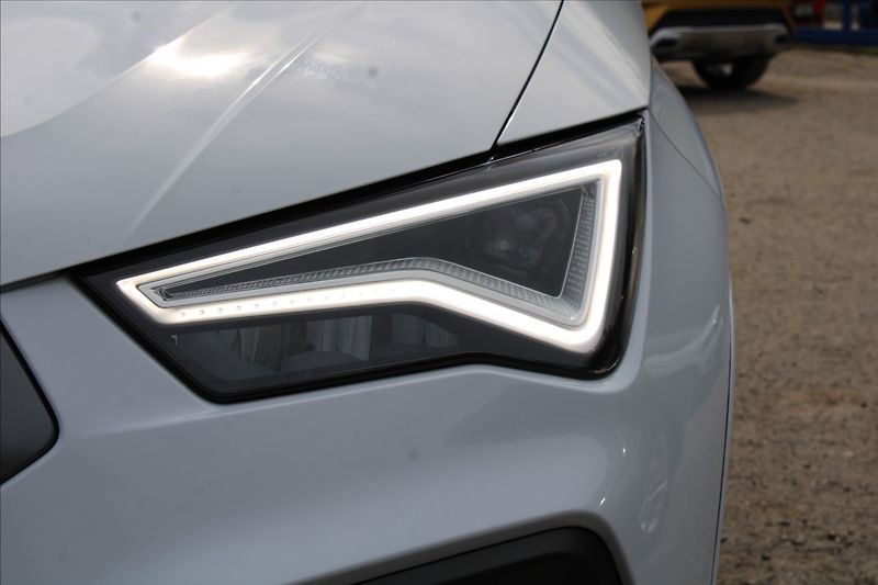 Seat Ateca 2,0 TDI  ČR,1.MAJ,A/T,4x4,FR - fotka 38 z 41