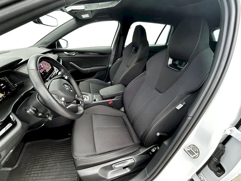 Škoda Octavia (2024) Combi 1.5 TSI e-TEC 110kW DSG - fotka 26 z 35