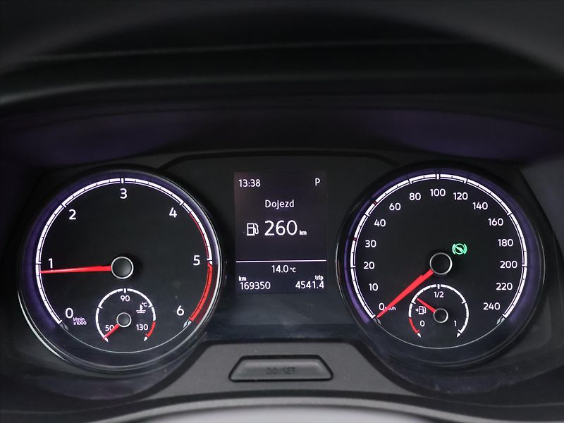 Volkswagen Transporter 2,0 TDI 110kW DSG 9-Míst CZ DP - fotka 17 z 31