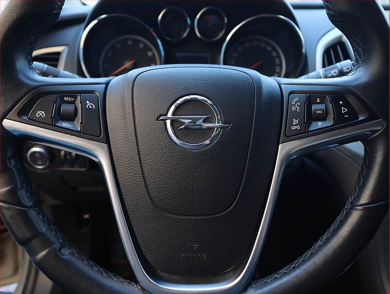 Opel Astra (2010) 1.6 T, Automat, Tempomat - fotka 17 z 18