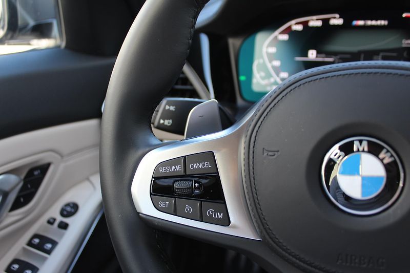 BMW Řada 3 M340i xDrive Sedan - fotka 14 z 25
