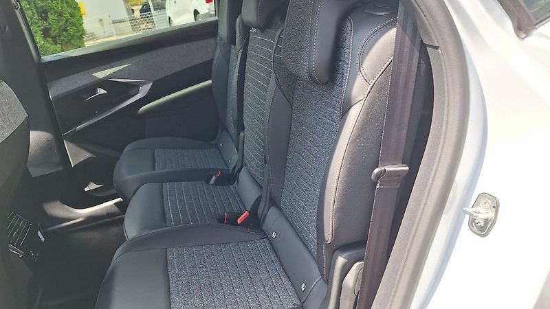 Peugeot 5008 (2025) ALLURE Hybrid 145 e-DCS6 - fotka 12 z 21