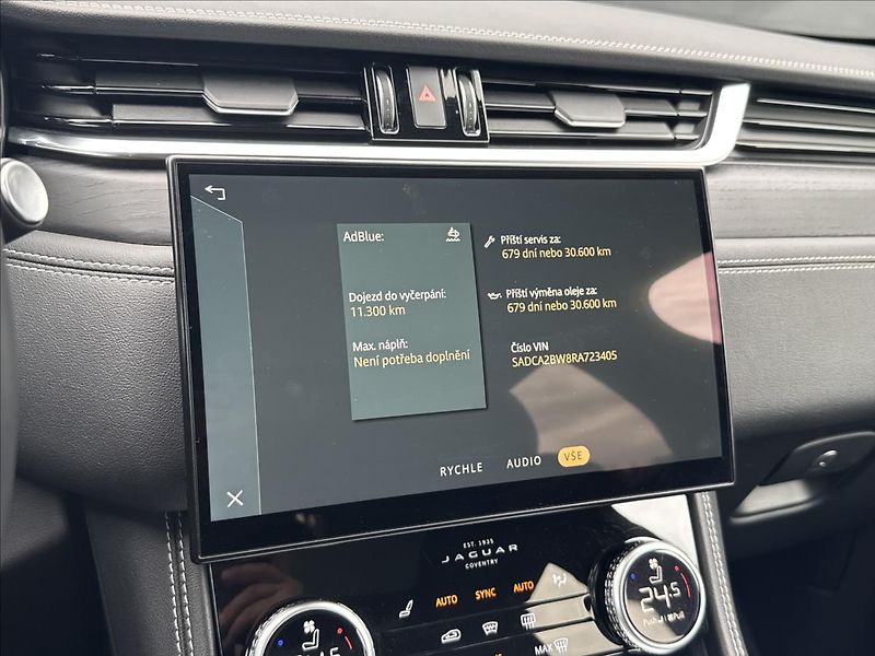 Jaguar F-Pace 3,0 D300 R-Dynamic SE AT ČR DP - fotka 26 z 32