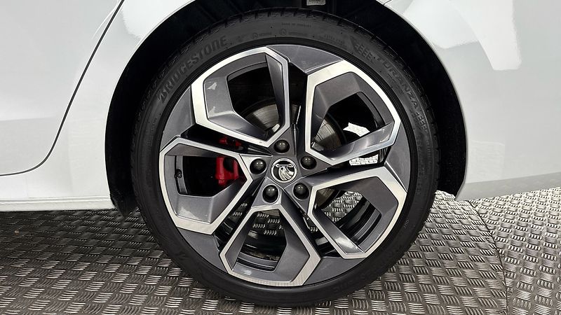 Škoda Octavia 2.0 TDI DSG 4x4 RS Combi - fotka 19 z 27