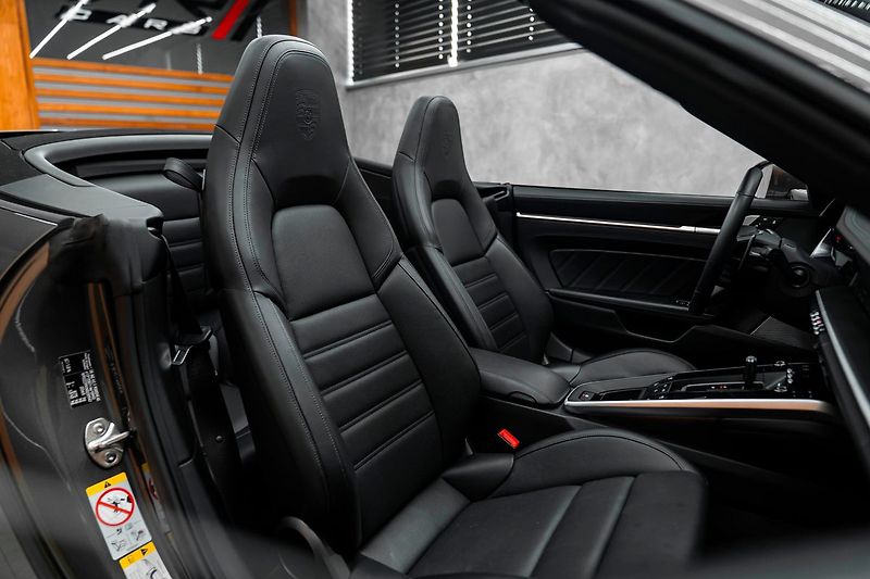 Porsche 911 4 GTS - fotka 16 z 20