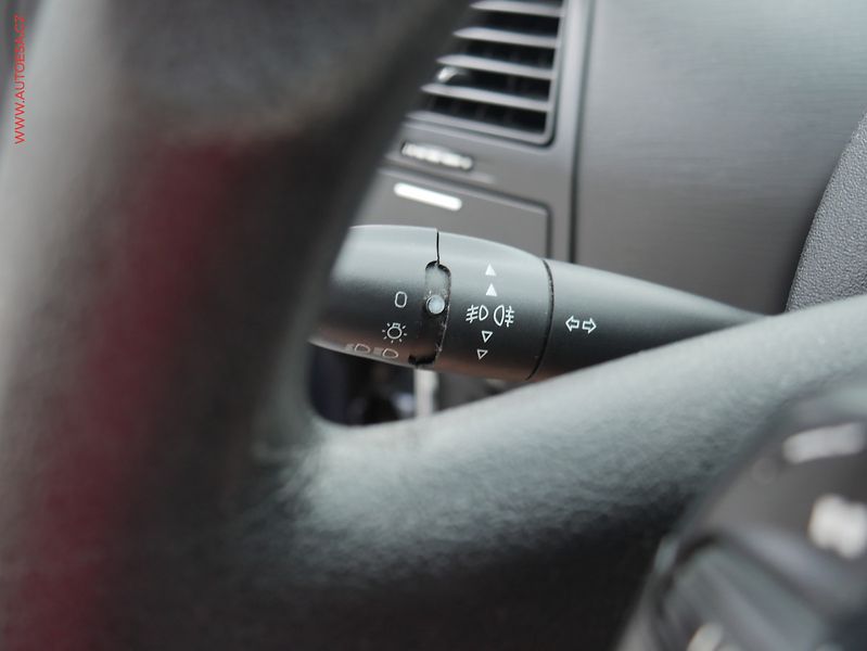 Citroën C4 (2005) 1.4 16V, ČR, AC, temp - fotka 13 z 17