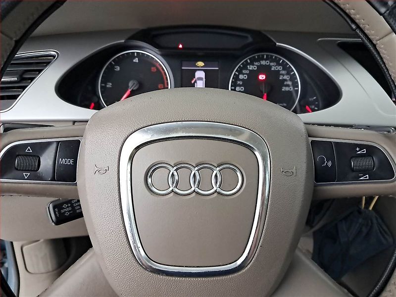 Audi A4 (2011) 2.0 TDI, Xenony, Tempomat - fotka 17 z 22