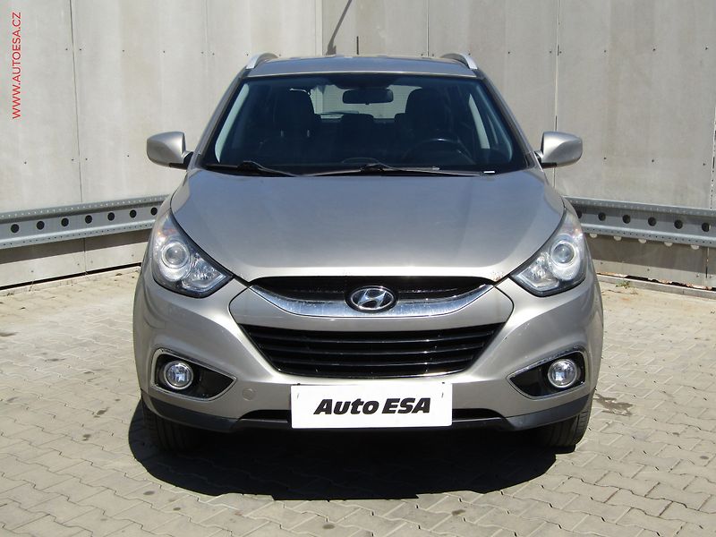 Hyundai ix35 (2011) 1.6 GDi, ČR, AC, TZ, park - fotka 2 z 17