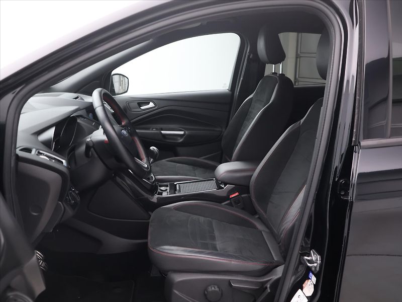 Ford Kuga 1,5 EB 110kW ST-Line 1.Maj - fotka 10 z 28
