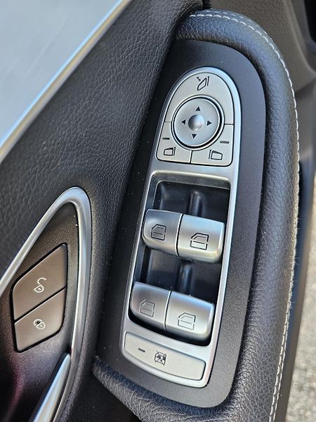 Mercedes-Benz Třídy C (2016) C220D 125kW 4MATIC 7G AIRMATIC - fotka 14 z 50