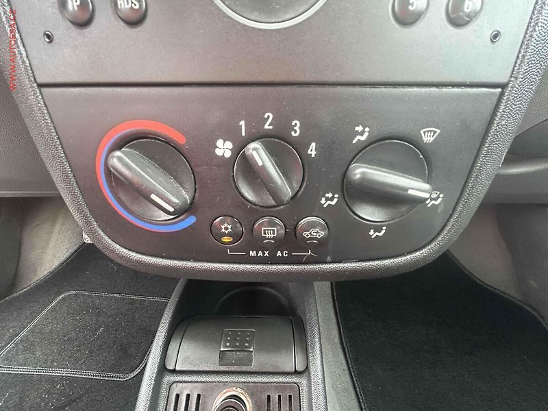 Opel Corsa (2002) 1.0, AC, STK7/28 - fotka 13 z 17