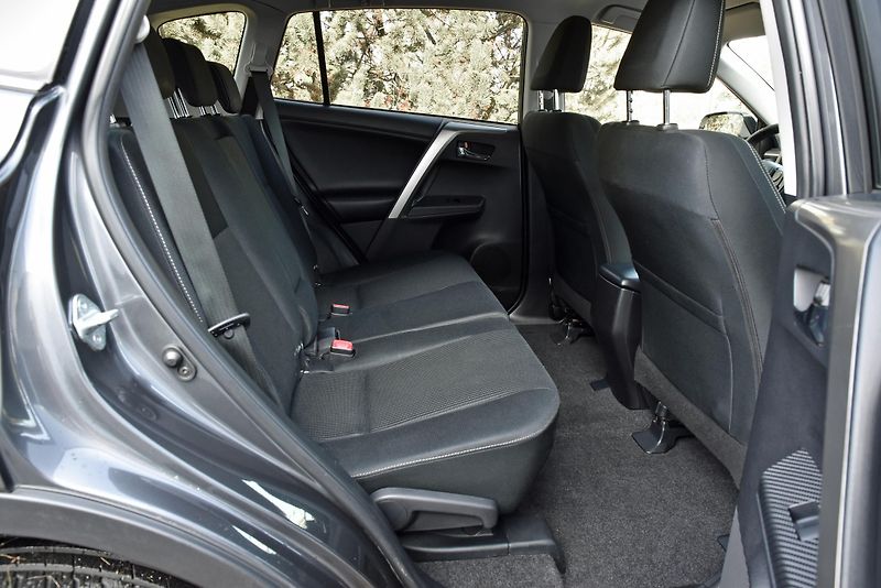 Toyota RAV4 2.2 D4-D AWD,XENONY,KAMERA,ČR - fotka 39 z 49