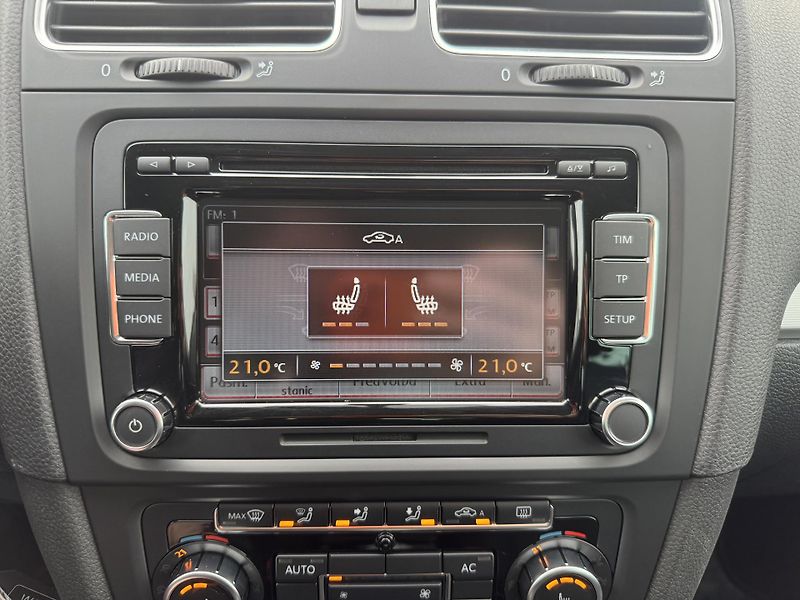 Volkswagen Golf 1.2TSi,rezervace - fotka 20 z 41