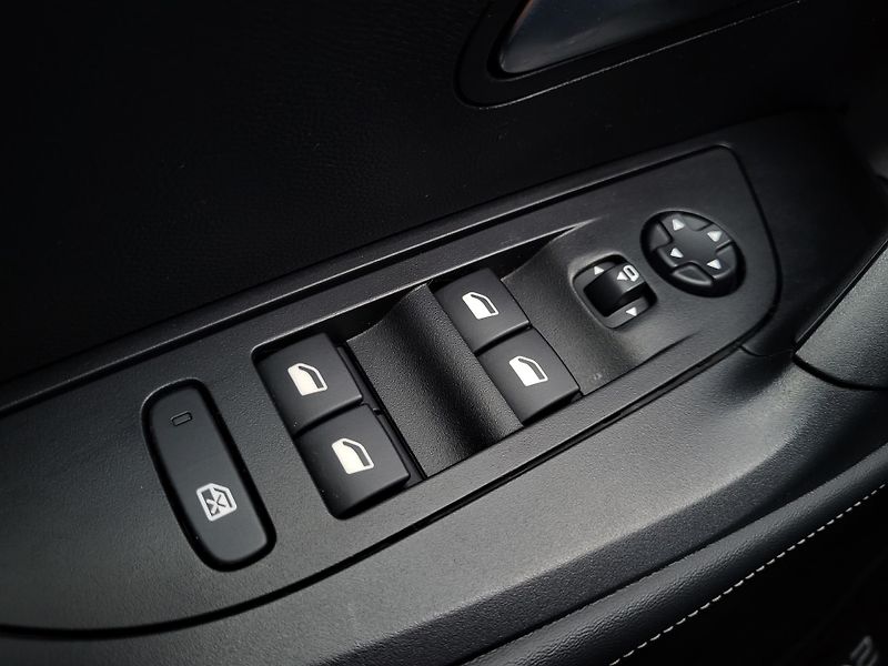 Peugeot 2008 1.2 PureTech 130k AUTOMAT - fotka 21 z 45
