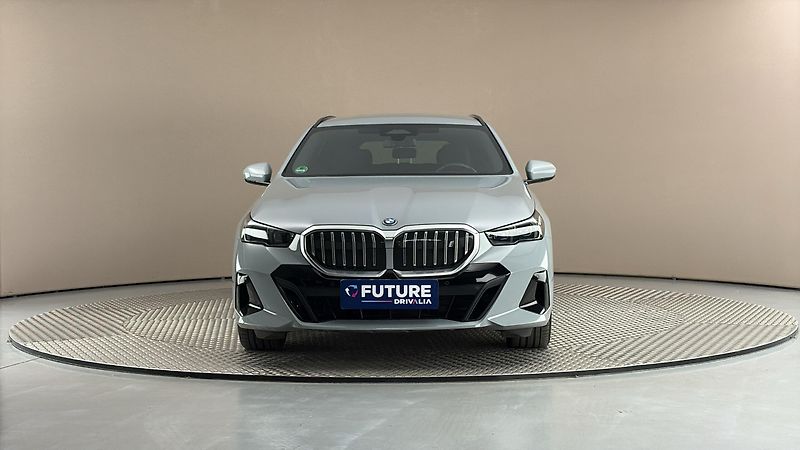 BMW i5 40 AUT eDrive M-paket Touring - fotka 3 z 33