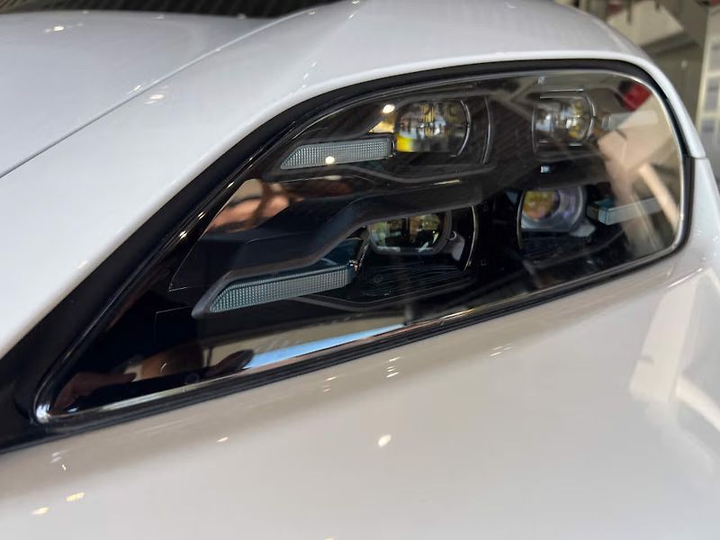 Porsche Taycan Sport Turismo HuD Pano Soft - fotka 13 z 25