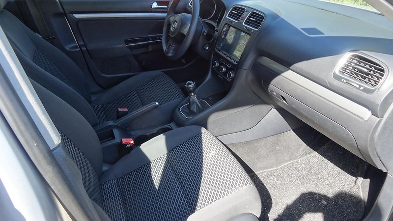 Volkswagen Golf Kombi 1.6TDi Klima, Navi - fotka 4 z 10