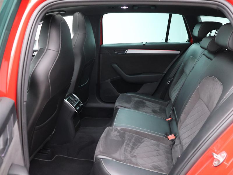 Škoda Superb 2,0 TDI 140kW DSG Sportline - fotka 14 z 37