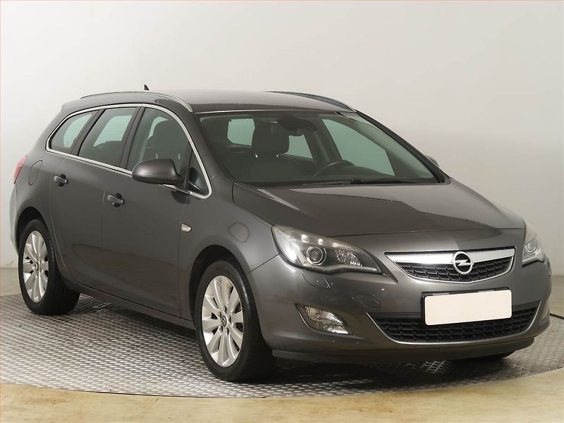 Opel Astra (2011) 2.0 CDTI, Navi, Xenony - fotografie inzerátu