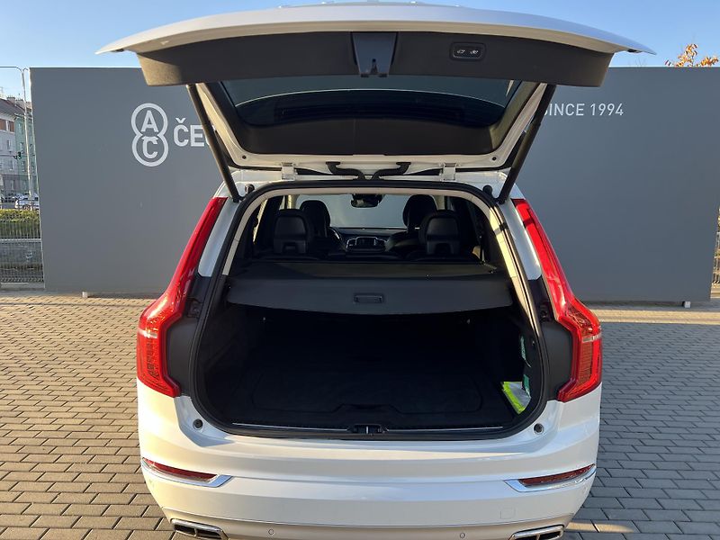 Volvo XC90 (2018) D5 AWD 173kW - fotka 30 z 42
