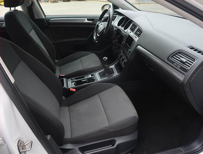 Volkswagen Golf (2014) 1.2 TSI, Serv.kniha, Tempomat - fotka 9 z 16