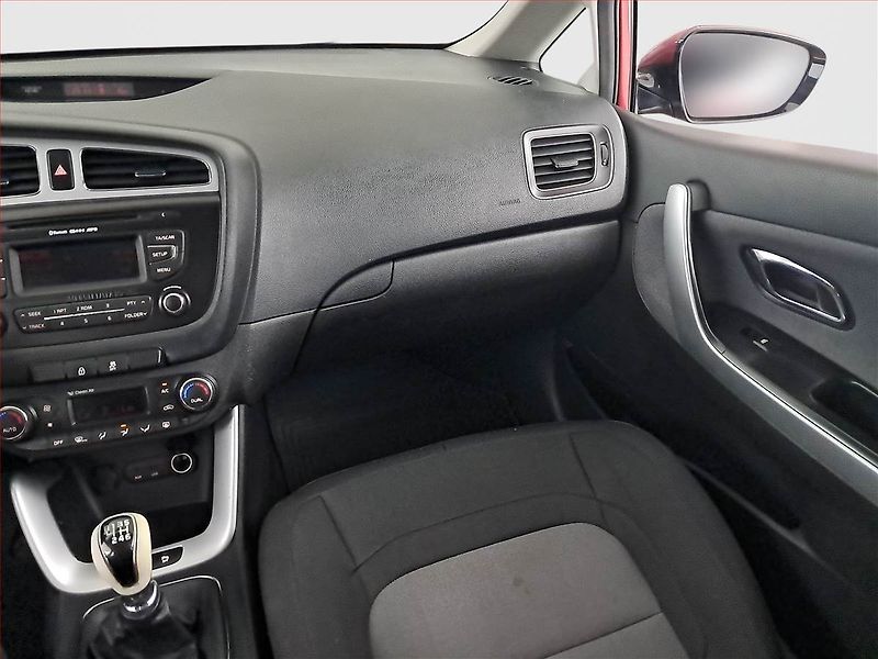 Kia Ceed (2013) 1.6 CRDi, nová STK, dobrý stav - fotka 8 z 16