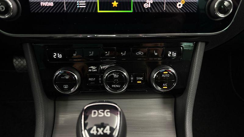 Škoda Superb 2.0 TDI DSG 4x4 Style - fotka 13 z 33