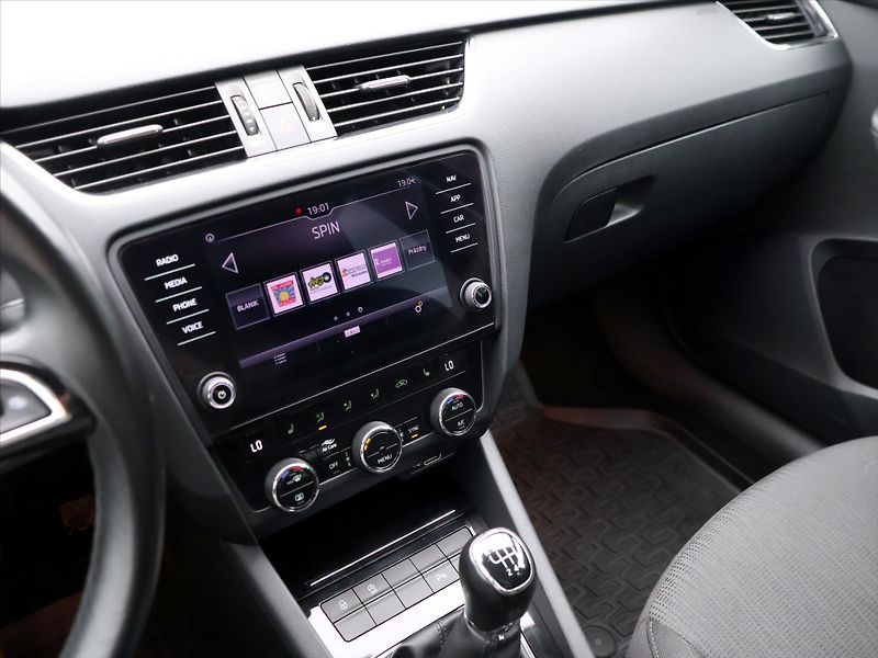 Škoda Octavia 1,4 TSI 110kW Style Tažné CZ - fotka 16 z 28