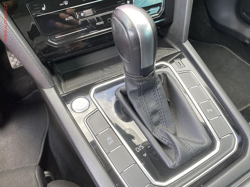 Volkswagen Passat (2020) 2.0 TDi, Elegance, DSG, LED - fotka 16 z 19