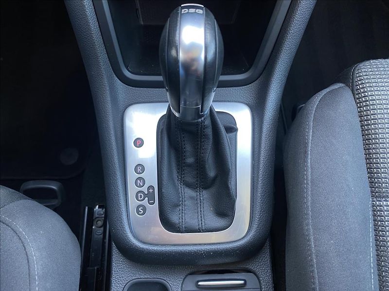 Volkswagen Sharan 2,0 TDI 103kW / DSG / VÝHŘEV - fotka 33 z 46