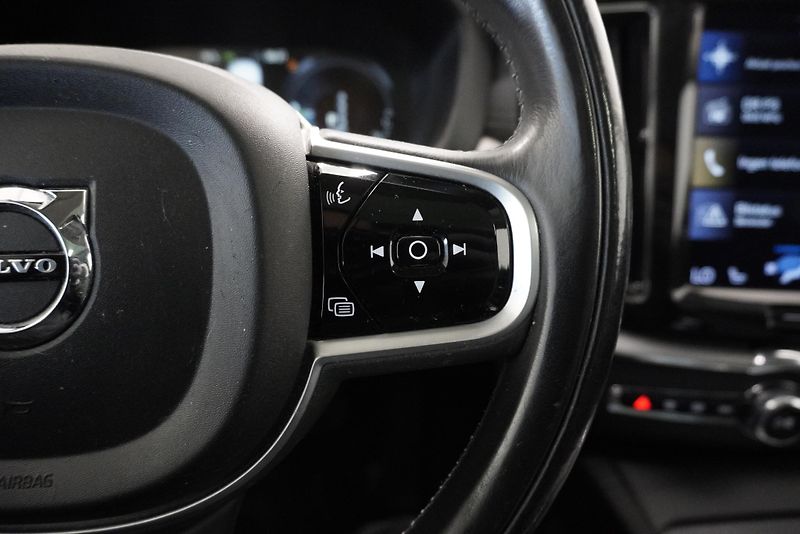 Volvo XC60  2,0 T8 TWIN ENGINE 4WD AUT. - fotka 22 z 33