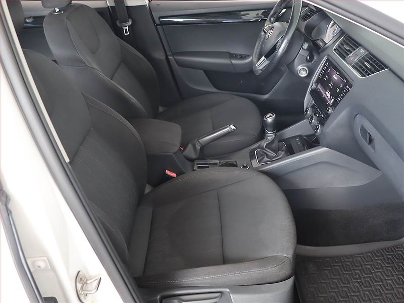 Škoda Octavia (2017) 1.4 TSI, Tempomat - fotka 9 z 22