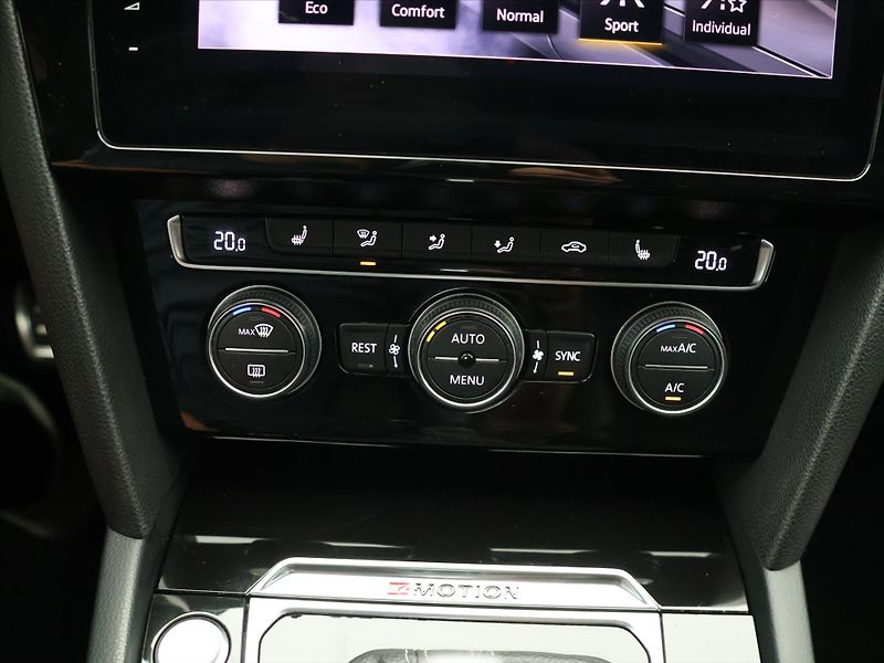 Volkswagen Arteon 2,0 TSI 206kW DSG 4M R-Line - fotka 25 z 37