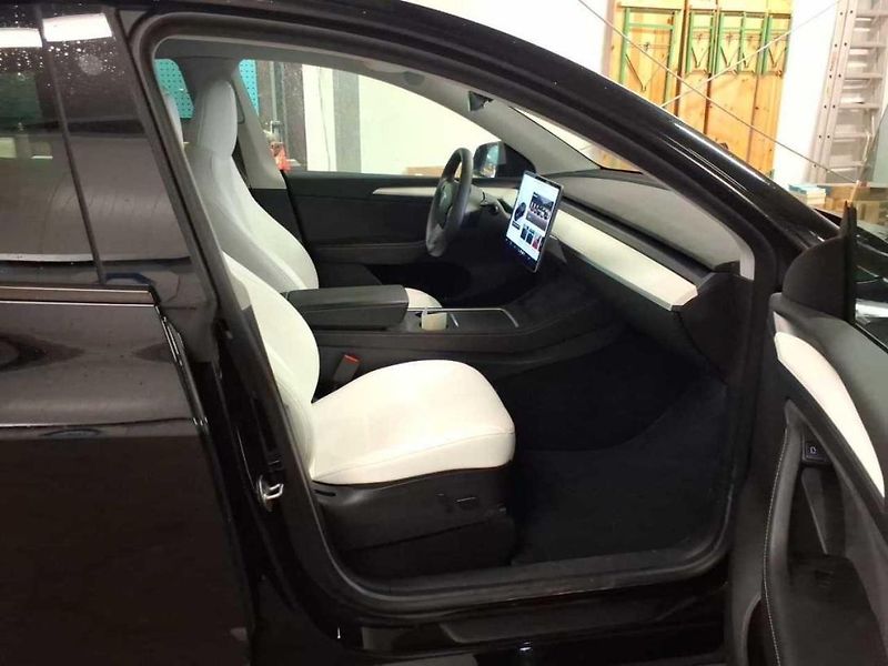 Tesla Model Y RWD 220kw TZ 92,5 % - fotka 4 z 9